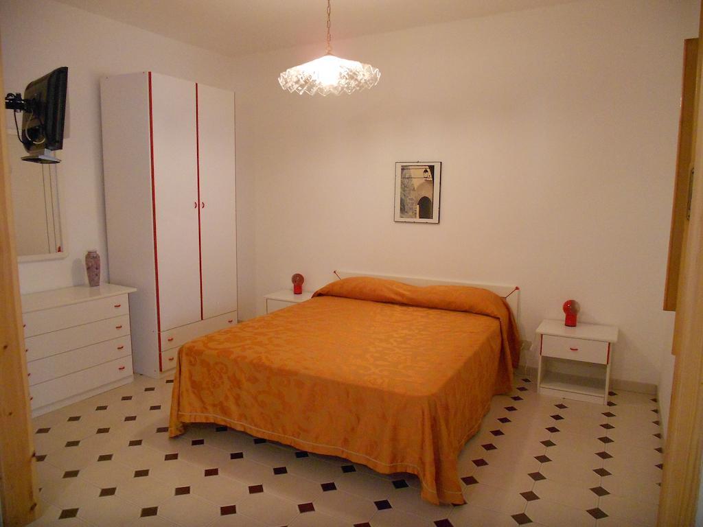 Case Vacanze Margherita ليباري الغرفة الصورة