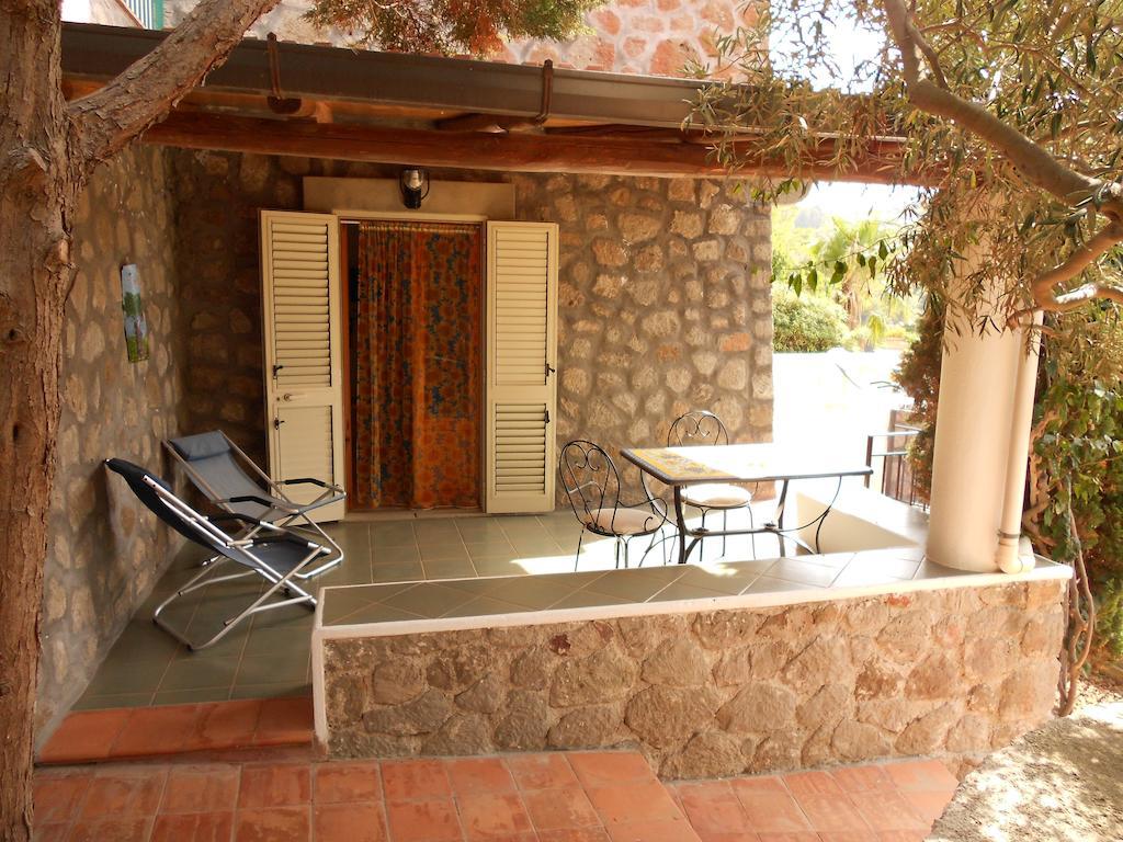 Case Vacanze Margherita ليباري الغرفة الصورة